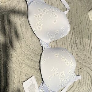 La Vie En Rose White Floral Bra